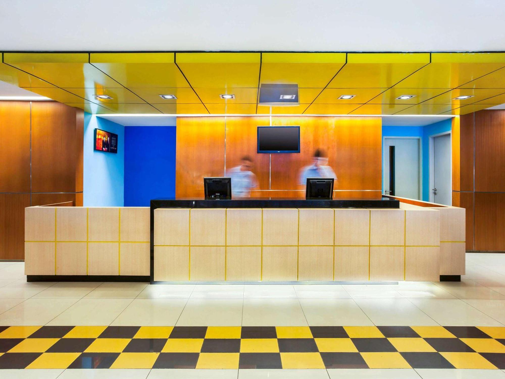 Ibis Budget Jakarta Menteng Exterior photo